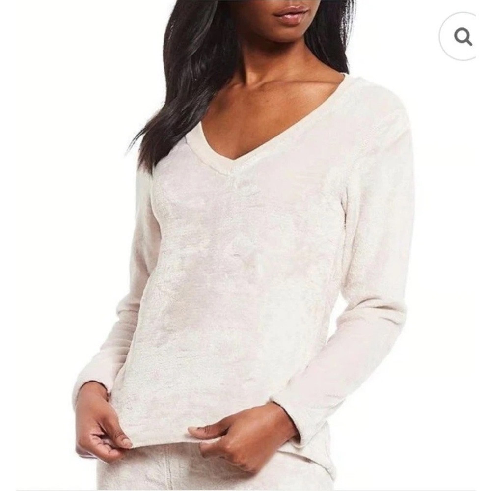 UGG cream pullover sweatshirt women’s size large